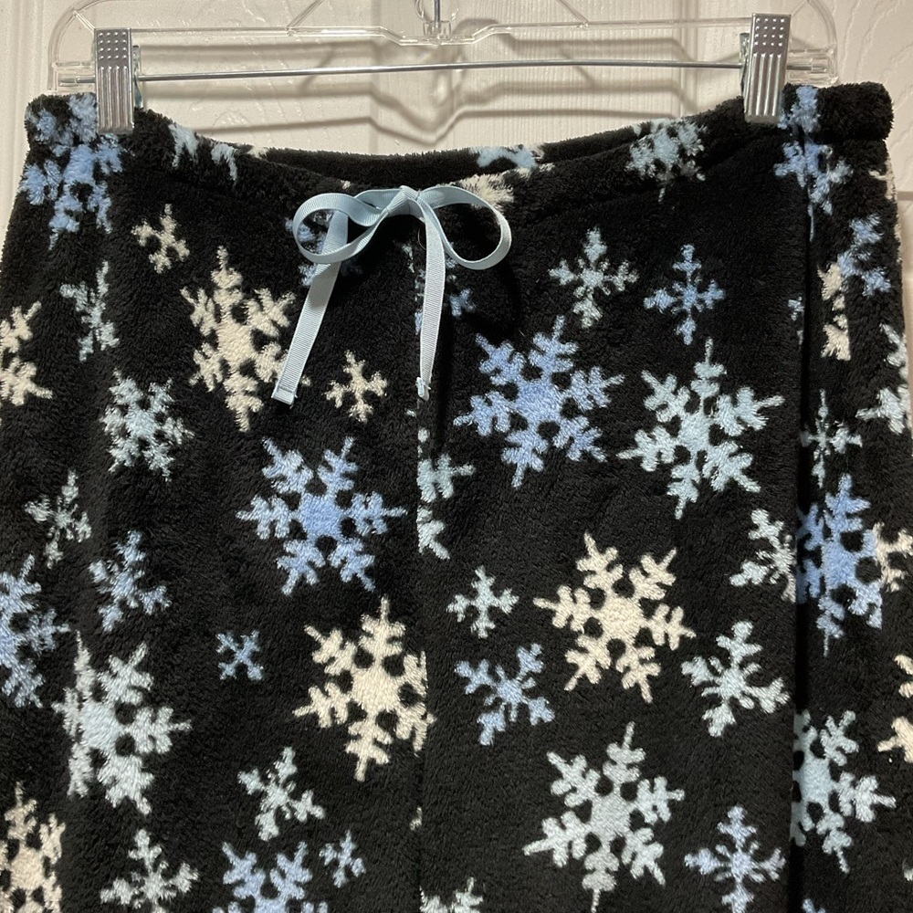 Fluffy sleeping/lounging pants snowflake design drawstring adjustable waist S